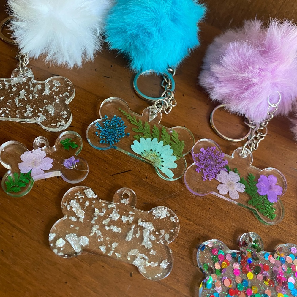 Personalized dog tag resin keychains